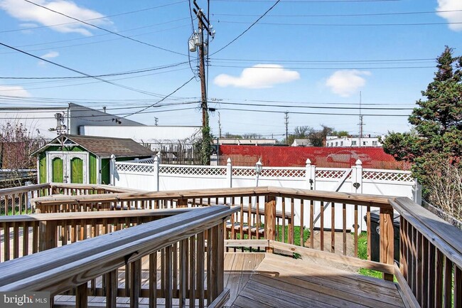 Building Photo - 1870 Yakona Rd