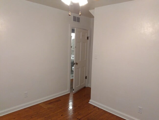 Building Photo - 3 bedroom
