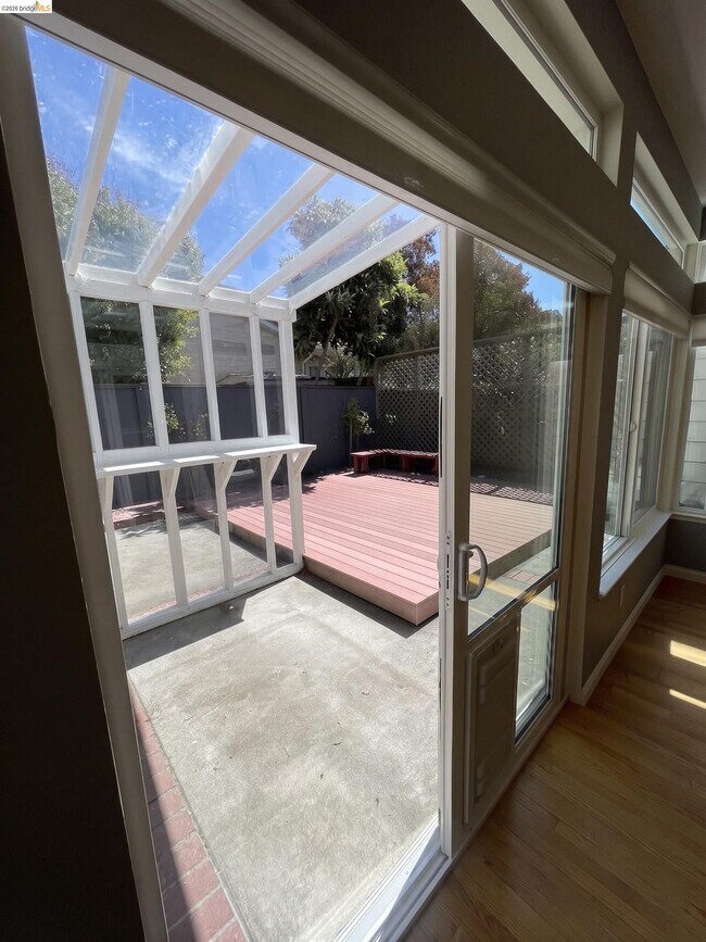 Building Photo - 70 Seabreeze Dr