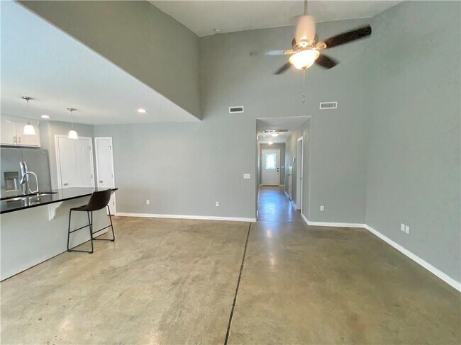 Building Photo - 133 S Pinyon Point