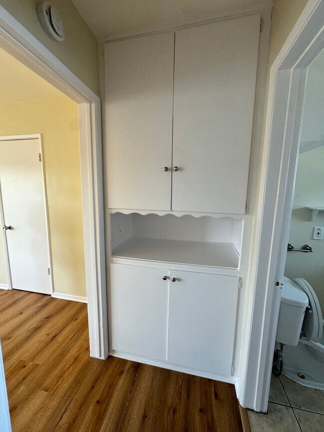 Building Photo - 1 BDRM, 1 Bath with Parking Space