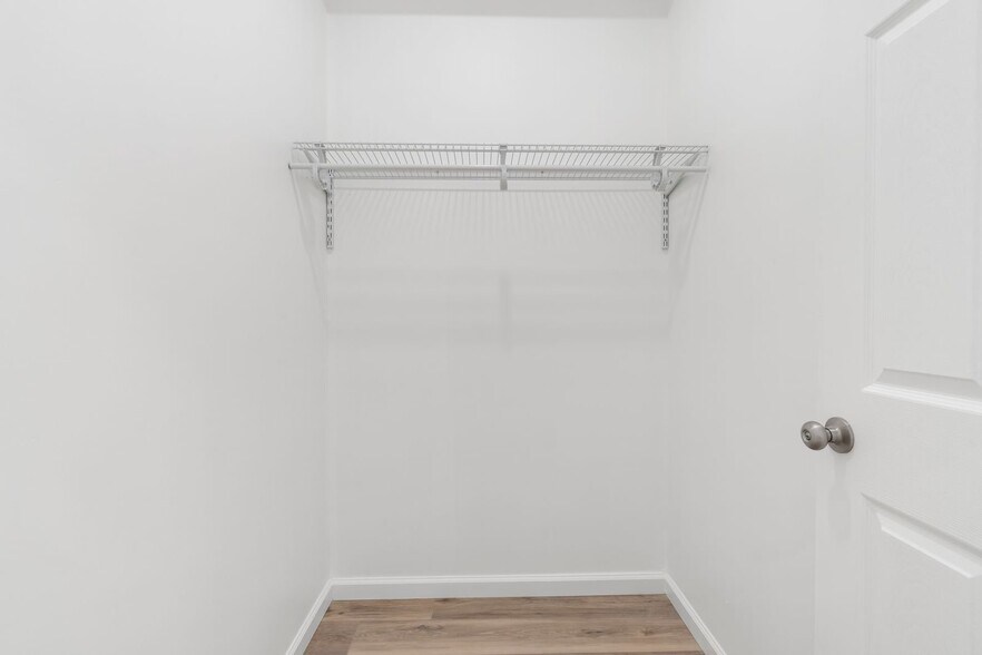 Building Photo - 4512 Lancaster Ave