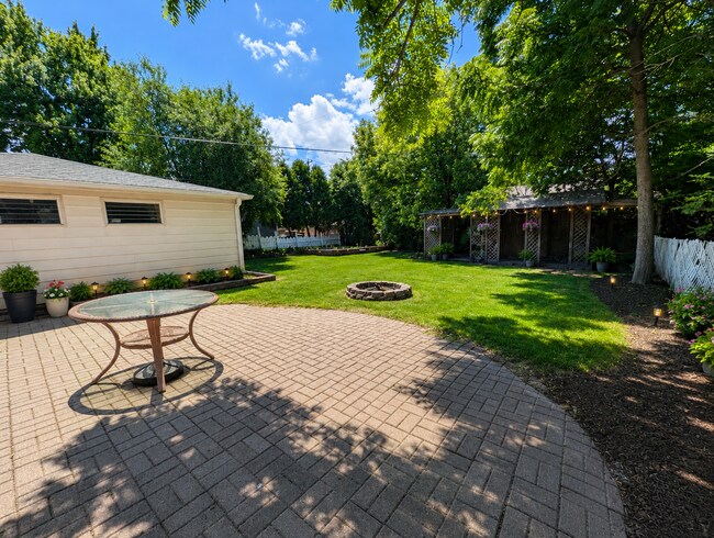 Building Photo - Charming 3BR/2BA Wauwatosa Home Near Parks & Shopping