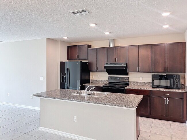 Building Photo - 7517 Samuel Ivy Dr