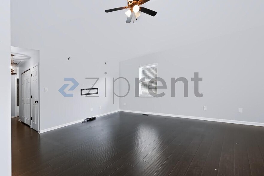 Building Photo - Unit