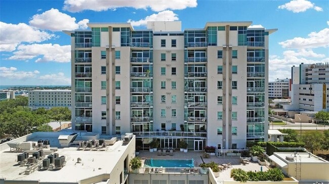 Building Photo - 400 4th Ave S