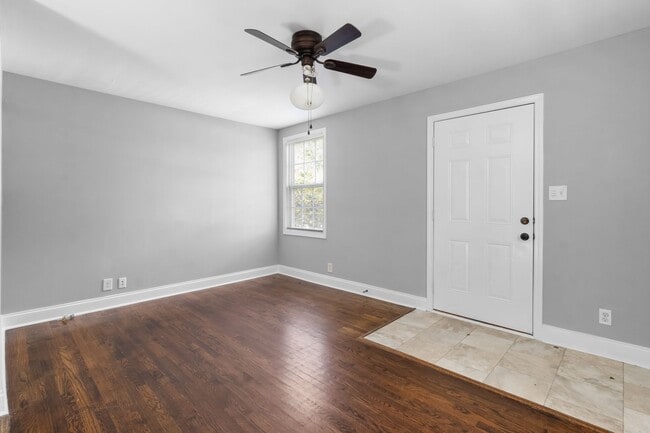 Building Photo - 26 Maple St