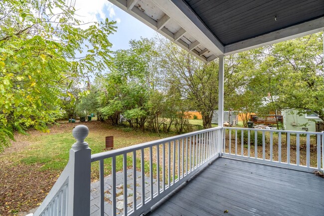 Building Photo - Wonderful Craftsman Bungalow