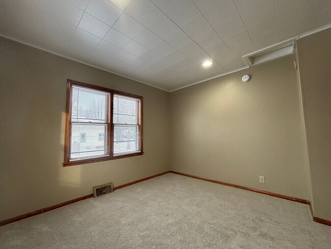 Building Photo - Phenomenal 2 Bedroom House in St. Paul Nei...