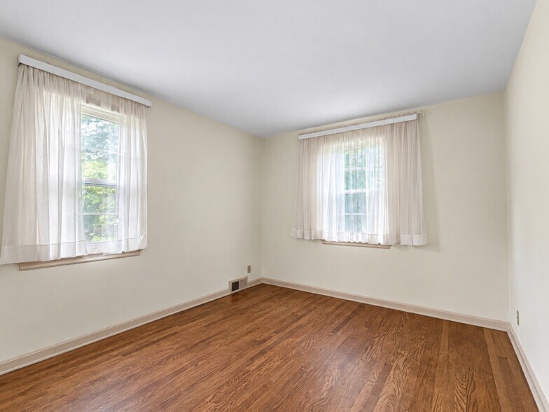 Building Photo - 156 Conestoga Blvd