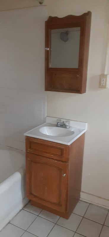 Building Photo - 630 S 48th St