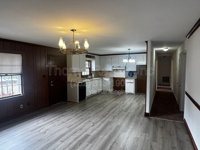 Building Photo - 3920 Sunset Ave