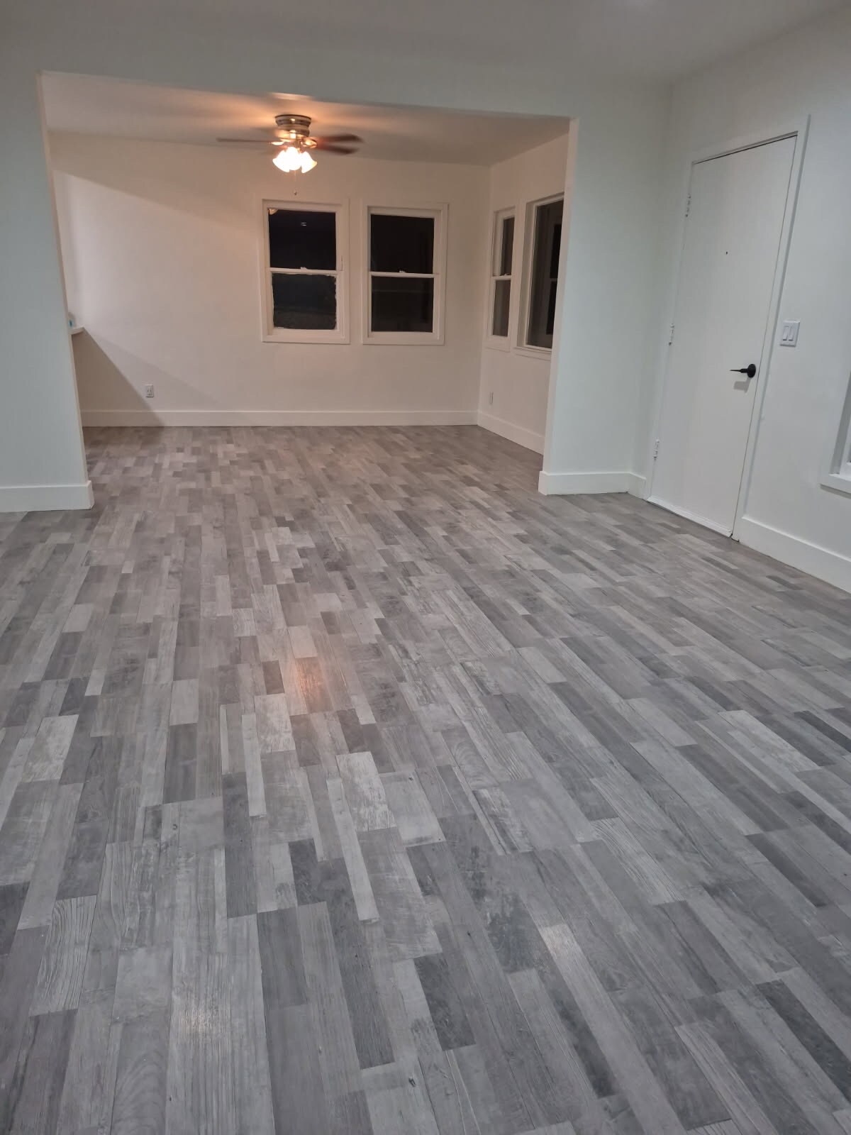 Building Photo - 1009 W Heald Ave