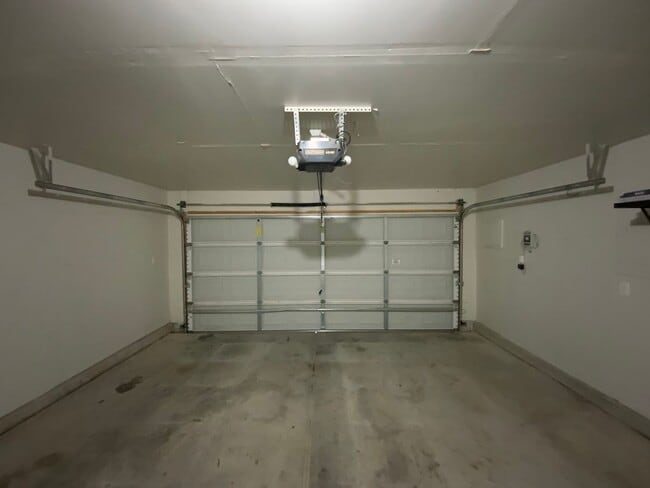 Building Photo - 4 Bedroom Single Story Home Available in C...