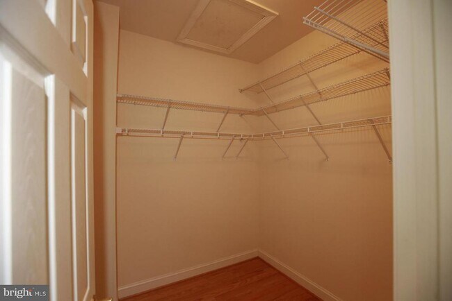 Building Photo - 2339 Sandburg St