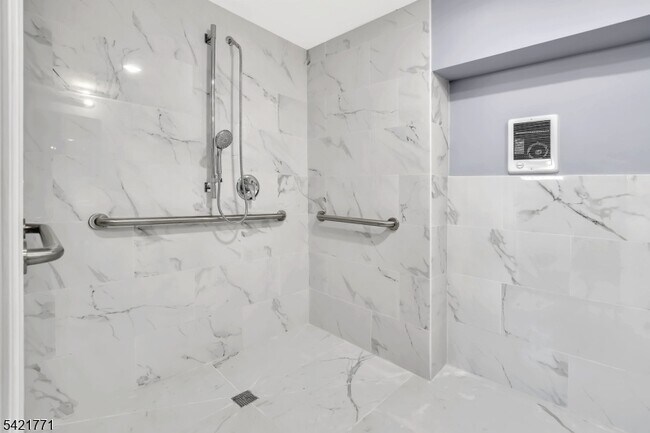 Building Photo - 155 Clifton Ave