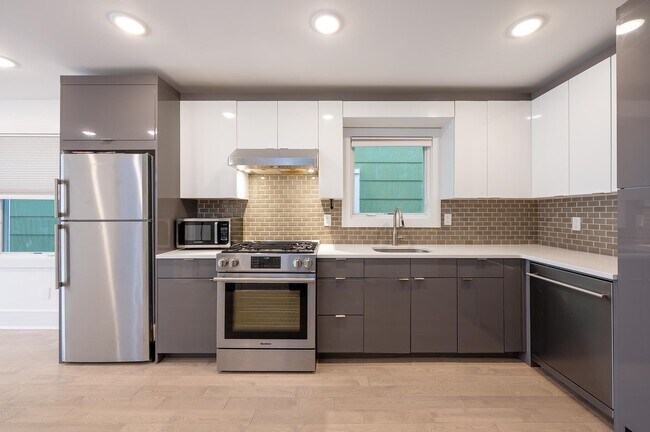 Building Photo - 309 Palisade Ave