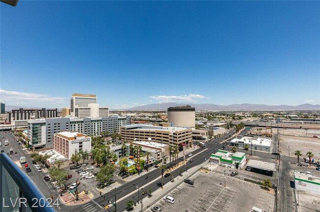 Building Photo - WELCOME TO LUXURY LIVING AT THE OGDEN HIGH...