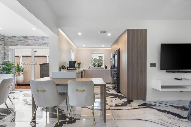 Building Photo - 1544 Michigan Ave