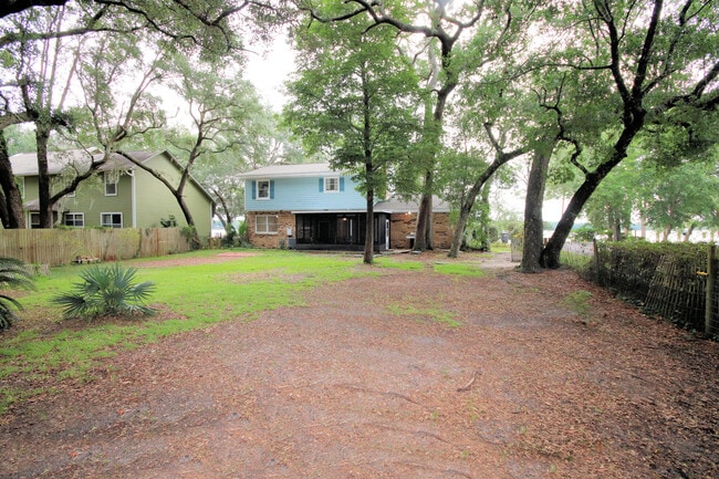 Building Photo - 223 S Bayshore Dr