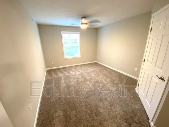 Building Photo - 4329 Value Spgs