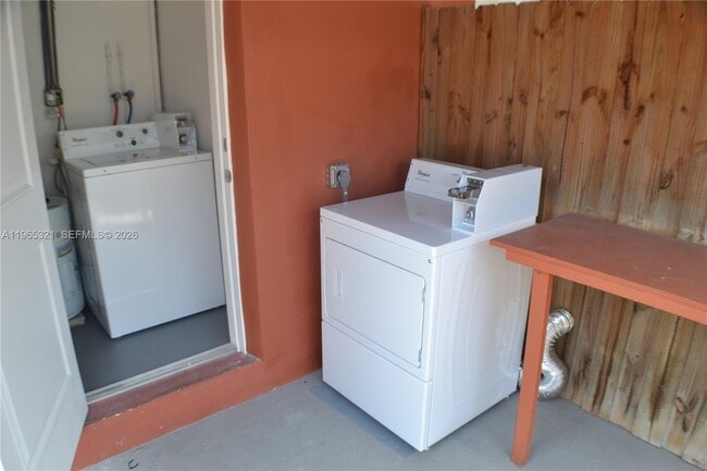 Building Photo - 1028 NE 16th Terrace