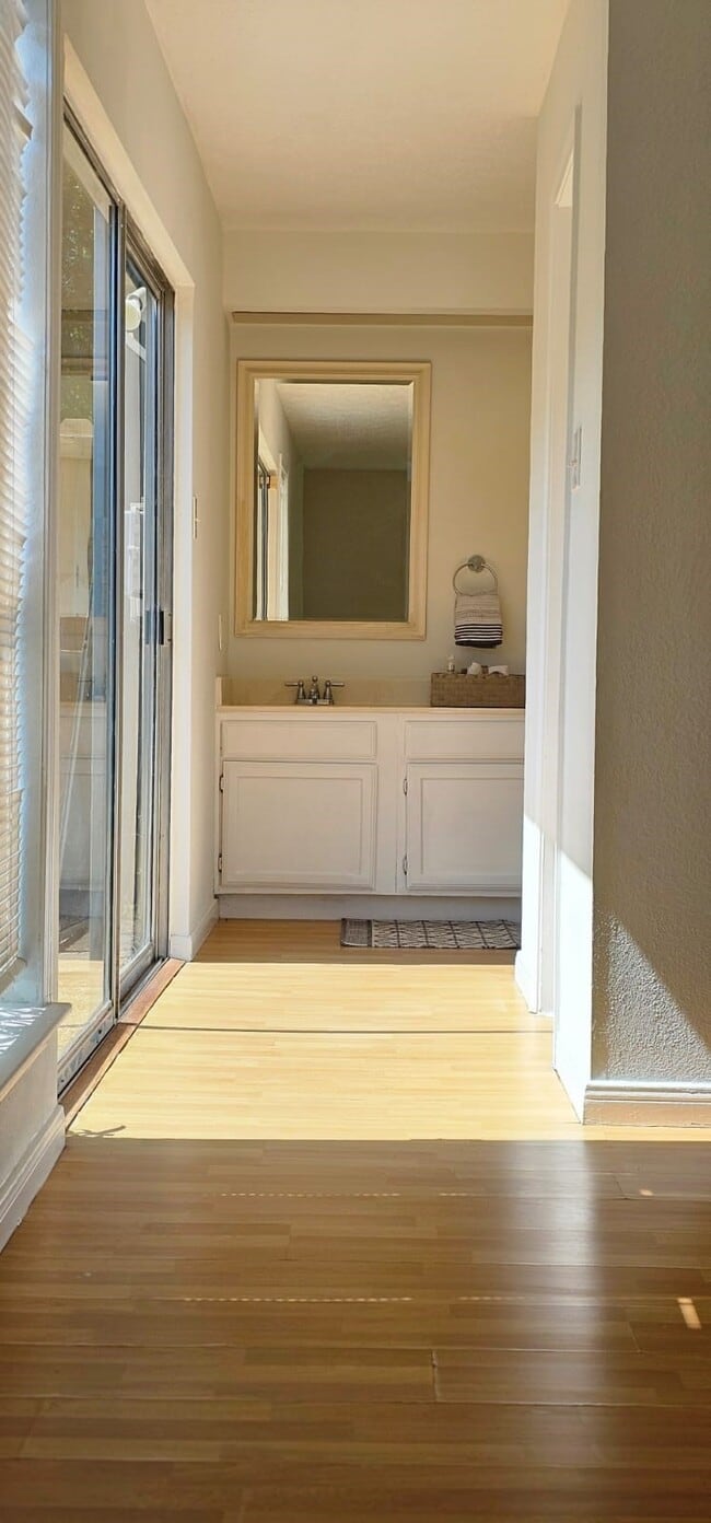 Building Photo - 11841 Spring Grove Dr