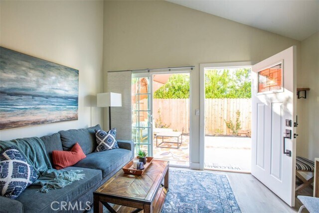 Building Photo - 32052 Via Alicia