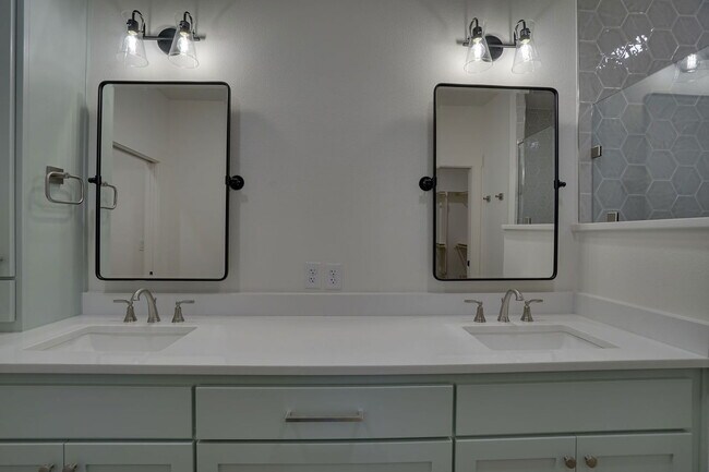 Building Photo - 112 Cardinal Wds