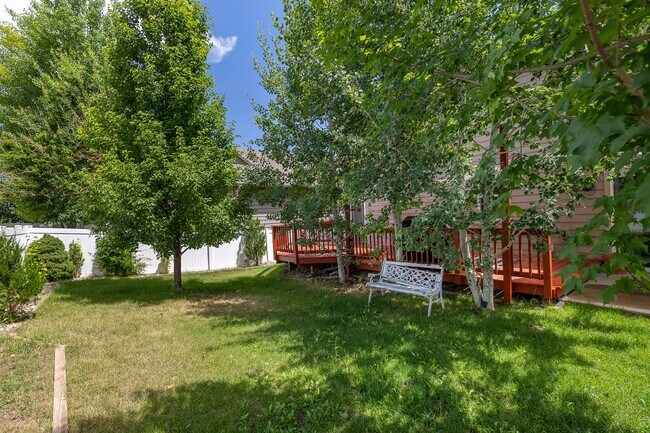 Building Photo - 4 Bed 3 Bath Located in Maple Hill Availab...