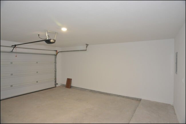 Building Photo - 806 TS Daniel Cadena Dr