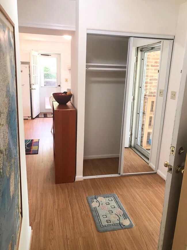 Building Photo - Regency Estates 5 BR 3 BA