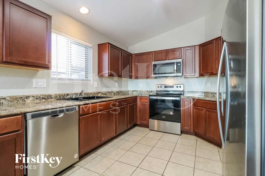 Building Photo - 21621 W Watkins St