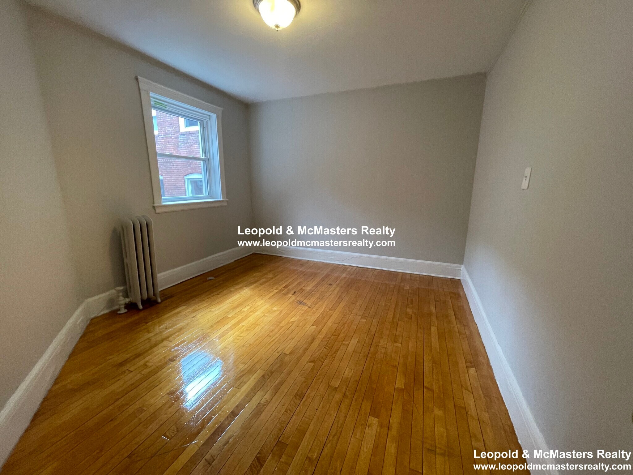 Building Photo - 142 Davis Ave