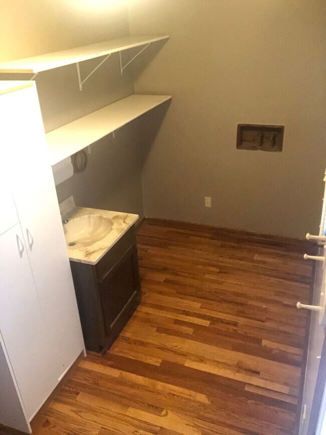 Building Photo - 4Bed/3Bath, Ranch-Style Home in Wooded Area