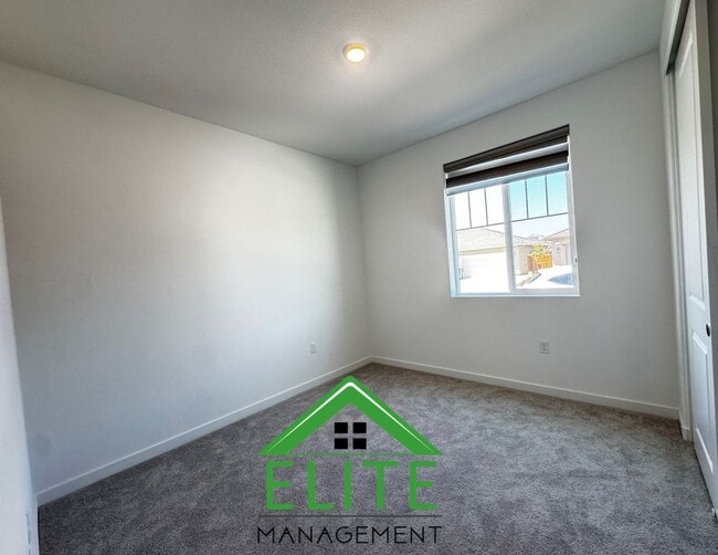 Building Photo - 3266 Vallonea St