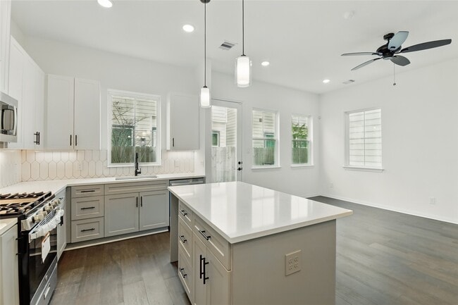 Building Photo - 9902 Clark Rd