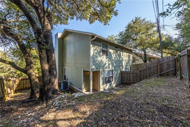Building Photo - 8106 Dunn St