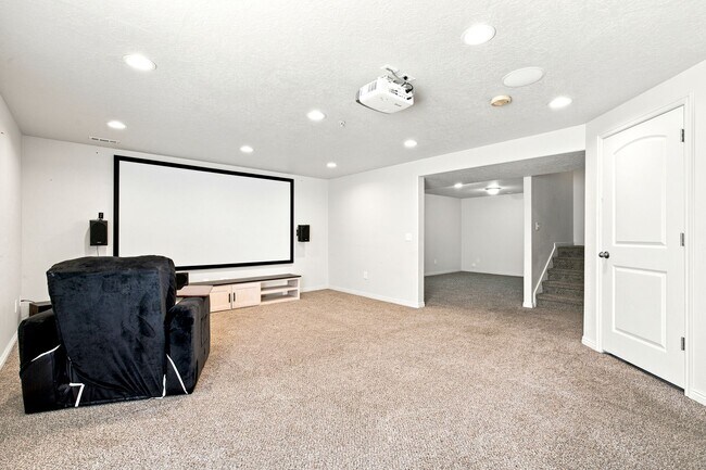 Building Photo - Beautiful Townhome in American Fork!