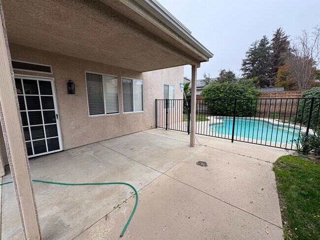 Building Photo - Spectacular home available now in a great neighborhood!