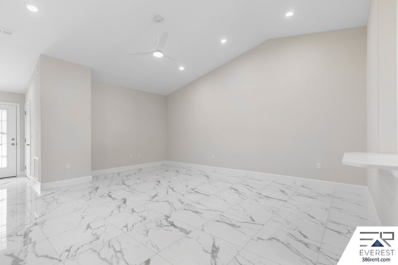 Building Photo - 16 Zoffer Ct