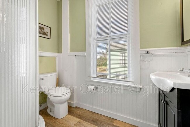 Building Photo - 338 Main St