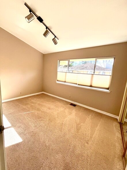 Building Photo - 2625 Oak Rd