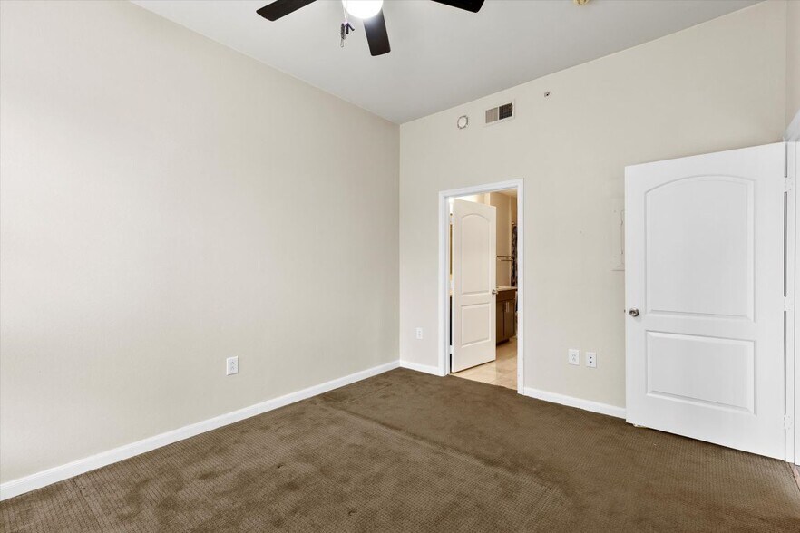 Building Photo - 3225 Turtle Creek Blvd Blvd