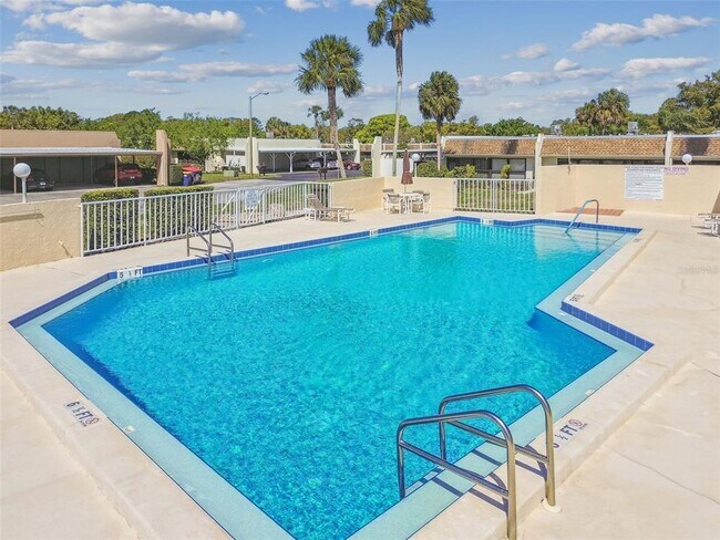 Building Photo - 11110 Carriage Hill Dr