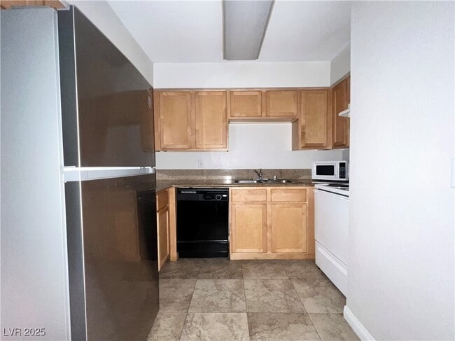Building Photo - 3151 N Soaring Gulls Dr