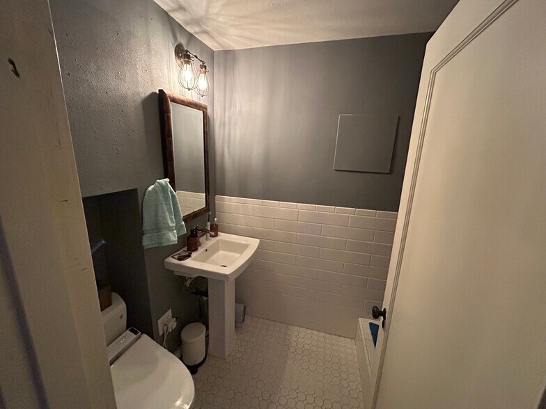 Full bathroom with shower - 3846 NE Maywood Pl