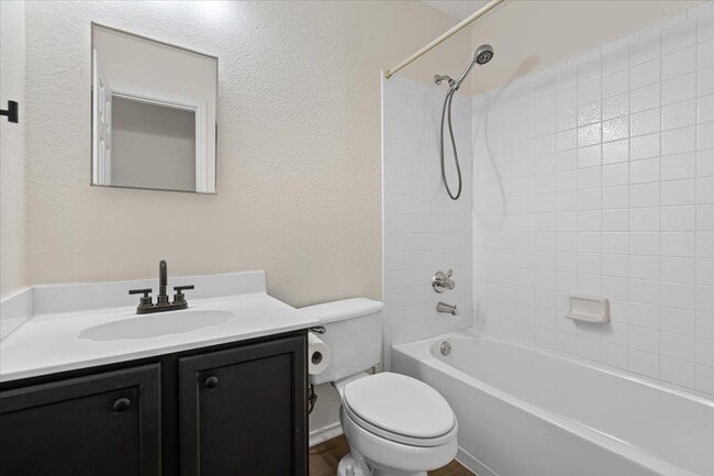 Building Photo - 1208 Dexford Dr