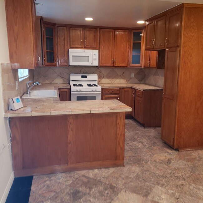 Building Photo - ral611