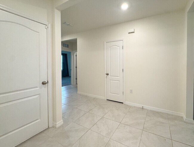 Building Photo - Brand New Construction 4 bedroom 2 bath in Buena Lago Community!